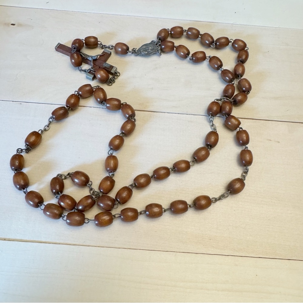 Long 28.5” Vintage Rosary Wooden Beads Silver Tone Marked Italy - Picture 9 of 12